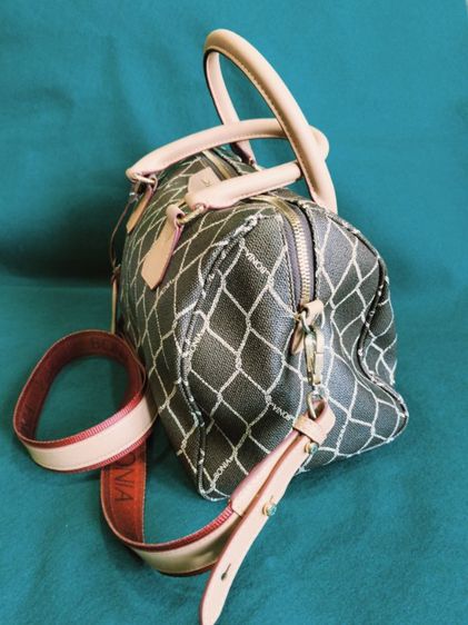 ขอขายกระเป๋าหิ้วผู้หญิงแบรนด์ Bonia ทรง monogram รหัส 860076-304-21-17  แท้ ขนาด 27X22cm. รูปที่ 4