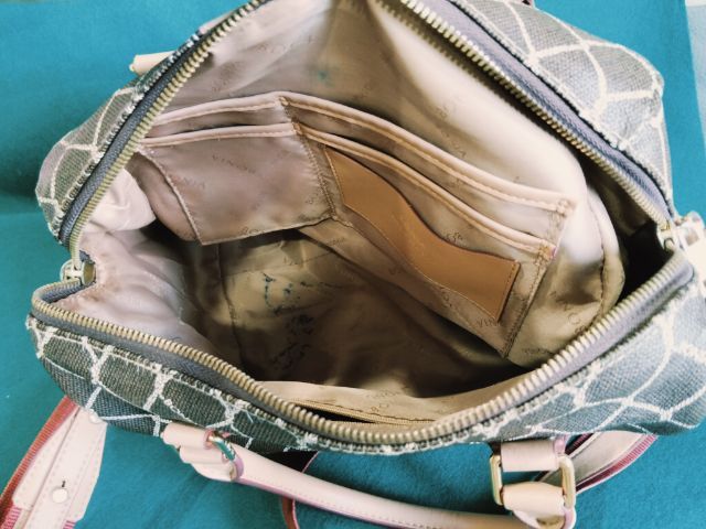 ขอขายกระเป๋าหิ้วผู้หญิงแบรนด์ Bonia ทรง monogram รหัส 860076-304-21-17  แท้ ขนาด 27X22cm. รูปที่ 8