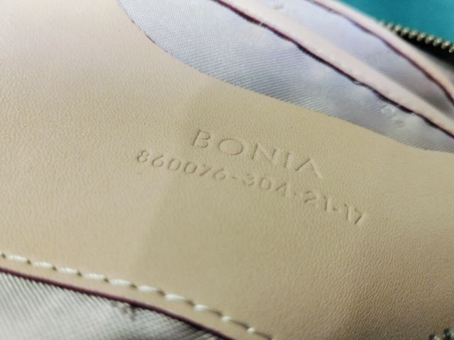ขอขายกระเป๋าหิ้วผู้หญิงแบรนด์ Bonia ทรง monogram รหัส 860076-304-21-17  แท้ ขนาด 27X22cm. รูปที่ 9