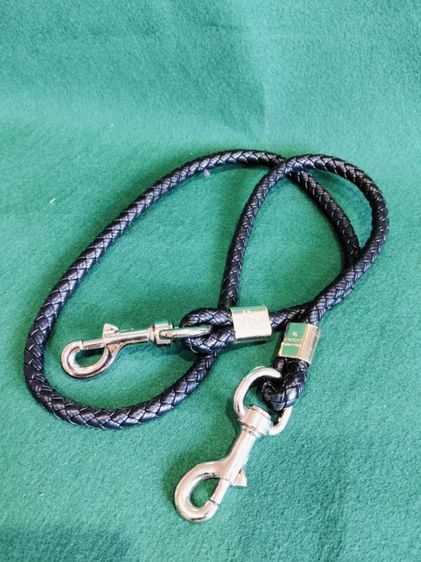ขอขายเชือกถักเปียเชือกกระเป๋า แบรนด์ Gucci สีดำของแท้ made in Italy ขนาดความยาว 105ซม.สภาพใหม่ไม่ผ่านการใช้งาน