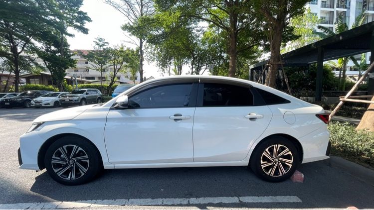 Toyota Yaris ATIV 2023 1.2 Smart Sedan เบนซิน ไม่ติดแก๊ส เกียร์อัตโนมัติ ขาว รูปที่ 3