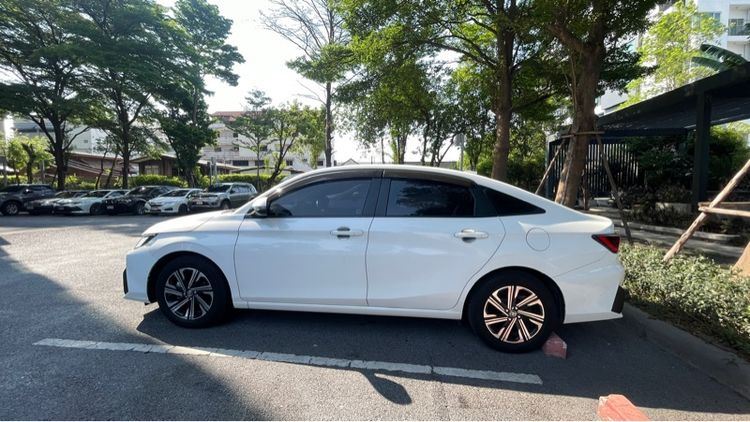 Toyota Yaris ATIV 2023 1.2 Smart Sedan เบนซิน ไม่ติดแก๊ส เกียร์อัตโนมัติ ขาว รูปที่ 4