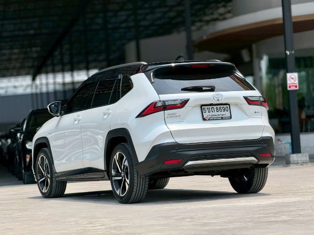 Toyota Yaris Cross 2024 1.5 HEV Premium Luxury ไฮบริด เกียร์อัตโนมัติ ขาว รูปที่ 2