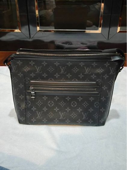 กระเป๋าสะพาย louis vuitton