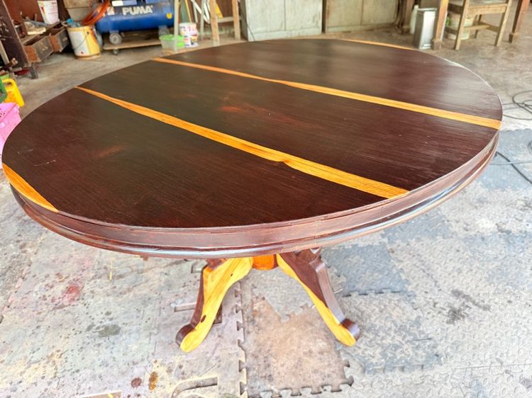 โต๊ะกลมไม้พยุง