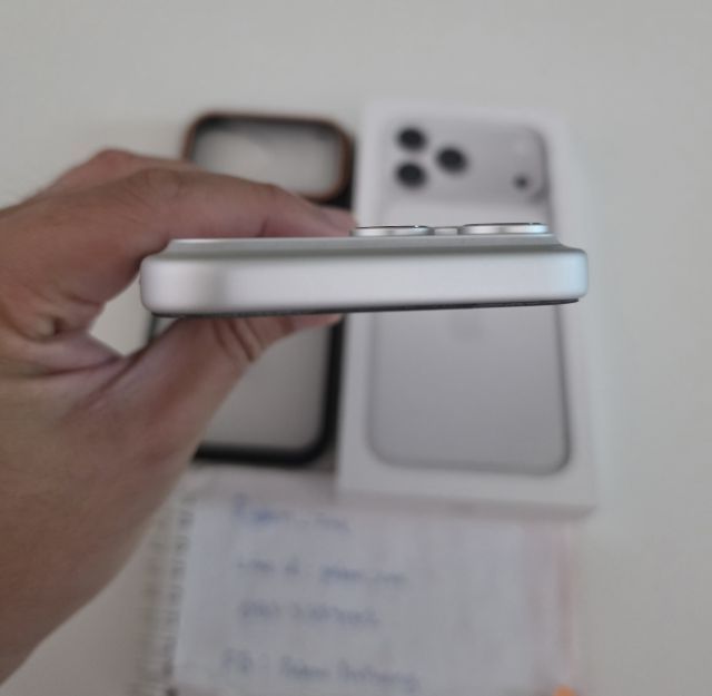 iPhone17ProMax  256GB Silver อายุ เดือนครึ่ง สภาพใหม่ รูปที่ 3