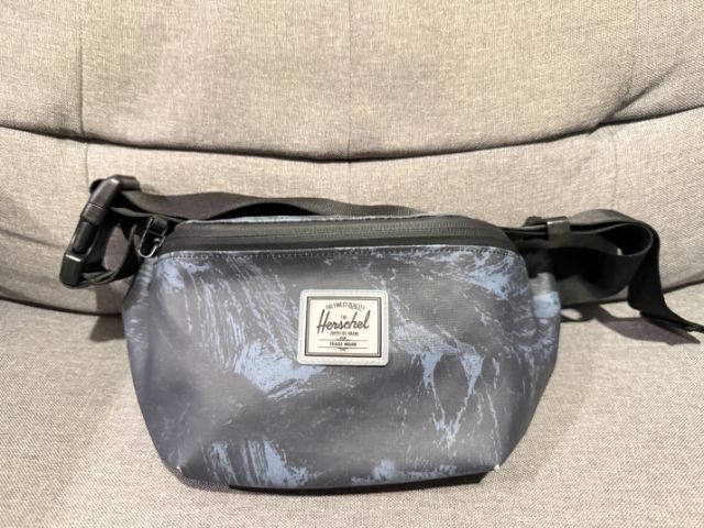 กระเป๋าคาดอก HERSCHEL รุ่น CA5688
