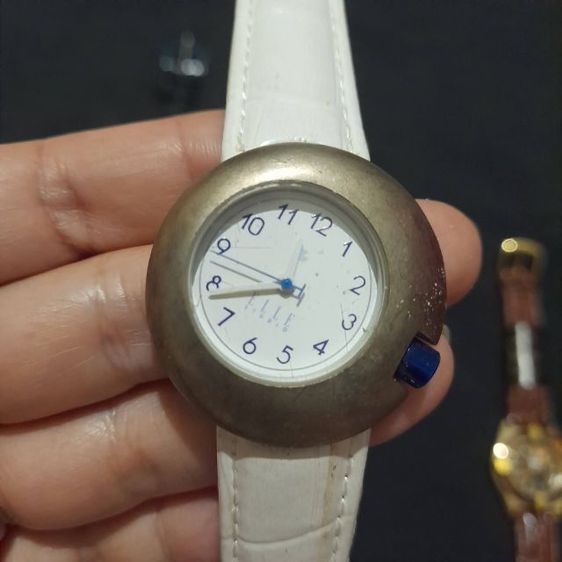 นาฬิกาข้อมือ 100