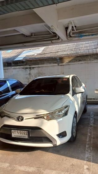 รถ Toyota Vios 1.5 J สี ขาว