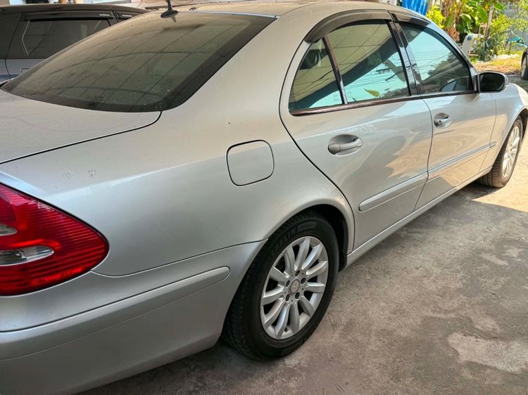 รถ Mercedes-Benz E-Class E220 CDI สี บรอนซ์เงิน