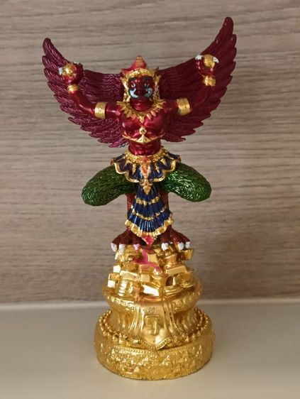 เปิดบูชาองค์พญาครุฑ หลวงพ่อวราห์