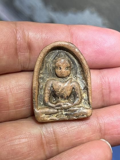 ซุ้มกอ องค์เนื้อเดียวกับที่โชว์ใน นสพ.