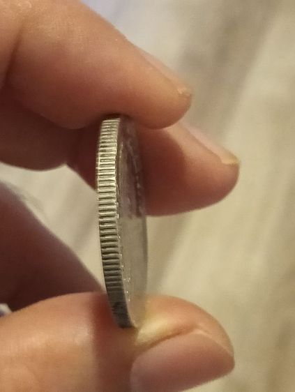 เหรียญ1 บาทเนื้อเงิน รูปที่ 2