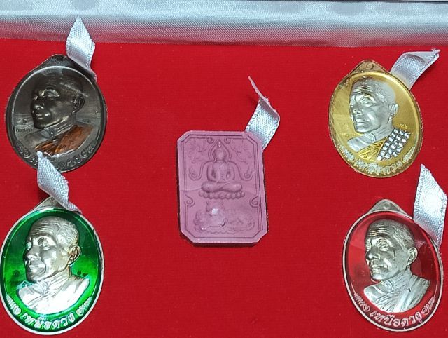 เปิดบูชาเหรียญเหนือดวง ชุดกรรมการ หลวงพ่อเณร รูปที่ 2