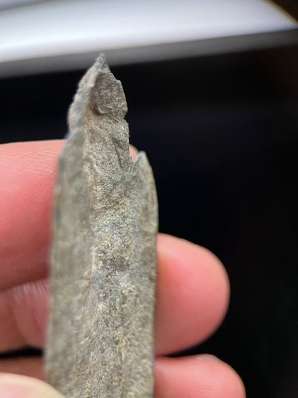 พระร่วงยืนเนื้อชินเงินหลังหลังปืน รูปที่ 6