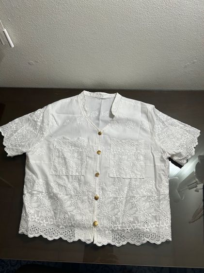 เสื้อลูกไม้