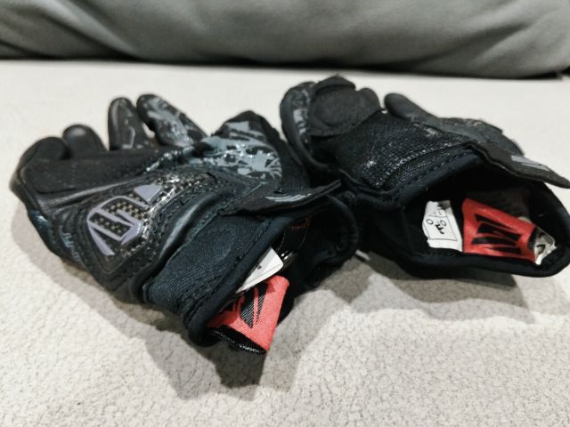 ขอขายถุงมือมอเตอร์ไซด์แบรนด์ five 5 รุ่น Stunt Evo สีดำ ไซส์ S เบอร์8 สำหรับผู้หญิงสภาพเกือบใหม่มากหรือเหมือนใหม่ผลิตในจีน รูปที่ 9