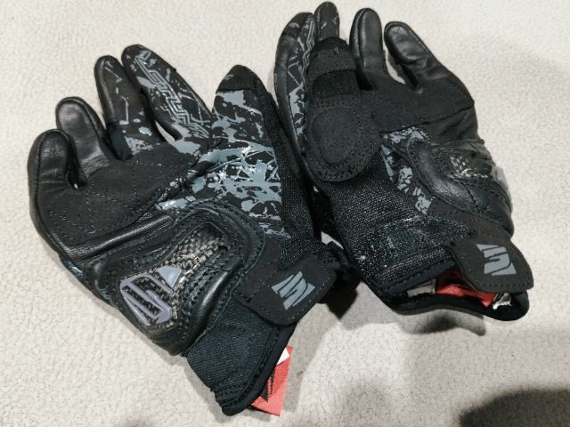 ขอขายถุงมือมอเตอร์ไซด์แบรนด์ five 5 รุ่น Stunt Evo สีดำ ไซส์ S เบอร์8 สำหรับผู้หญิงสภาพเกือบใหม่มากหรือเหมือนใหม่ผลิตในจีน รูปที่ 10