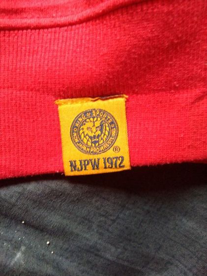 เสื้อ NJPW ของแท้ 
ลายสิงโตคลาสสิก รุ่น NJPW 1972

ไซส์: L
สภาพดี 
มีแท็กแท้ครบ

เหมาะกับสายวินเทจ มวยปล้ำ เสื้อเท่

 รูปที่ 3