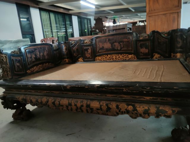 เฟอร์นิเจอร์เก่า ตั่งเก่าพื้นหวายแกะสลัก