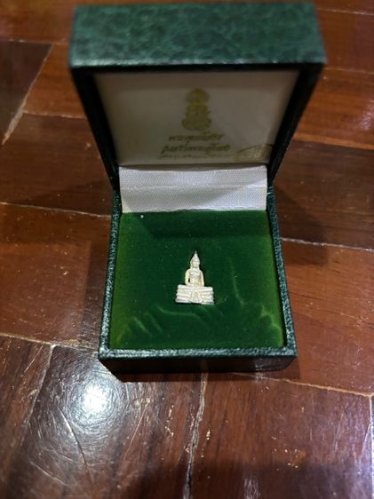 พระพุทธโสธร เนื้อเงิน รุ่นสร้างอุโบสถ ในหลวงครองราชย์ 50 ปี