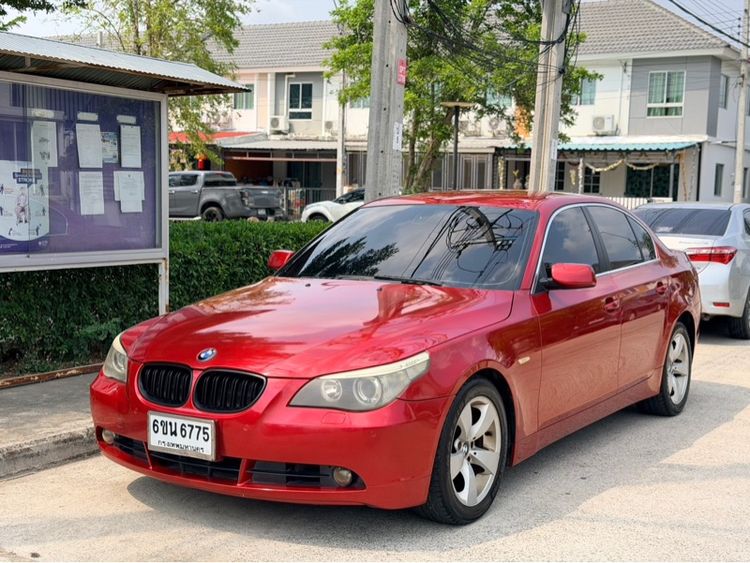 รถ BMW Series 5 525i สี แดง