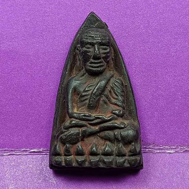 รูปหล่อโบราณพิมพ์เตารีดหลวงปู่ทวดวัดช้างให้ปี 2505