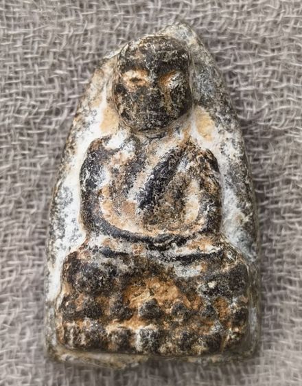 พระผงหลวงปู่ทวดเนื้อแห้งเก่าค่ะ