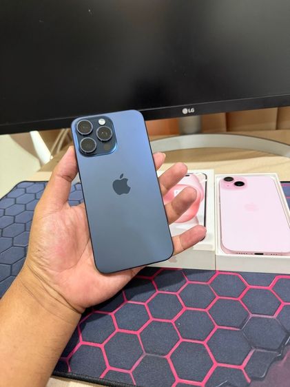 256 GB iPhone 15 Pro Max 256GB Blue Titanium เครื่องศูนย์ แท้จอแท้ เดิมๆ กล้องสวย สแกนหน้าปกติ 