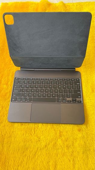 Magic Keyboard iPad Pro M4-M5- English keyboard only.