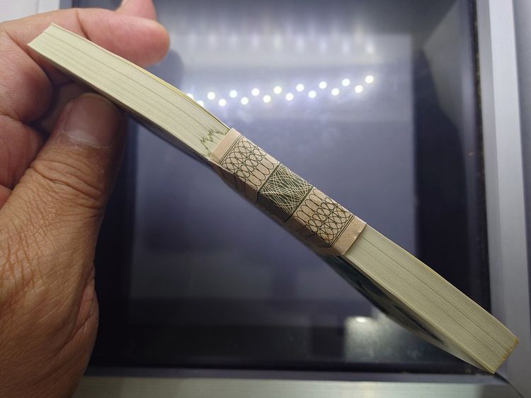 ธนบัตรยกแหนบ 100 ใบ เรียงเลข ธนบัตร 20 บาท แบบ 12 ยุครัชกาลที่ 9 ปี พ.ศ.2524 ไม่ผ่านใช้ สภาพสวย รูปที่ 4