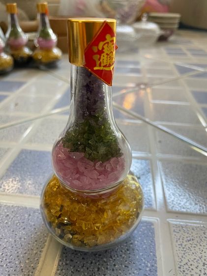 ขวด  นำ้เต้า บรรจุ  หินสี  ของมงคล   