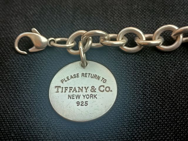 Tiffany Co. Sterling Silver 925 Tiffany Wrist size 7 Inc.36g.New York Usa.Made สร้อยข้อมือผู้ชาย แบรนด์ดังจับต้องได้ ข้อมือ 7 นิ้ว หนัก 2บาท รูปที่ 2