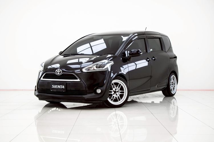 รถ Toyota Sienta 1.5 V สี ดำ