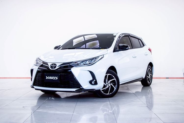 รถ Toyota Yaris 1.2 Premium สี ขาว