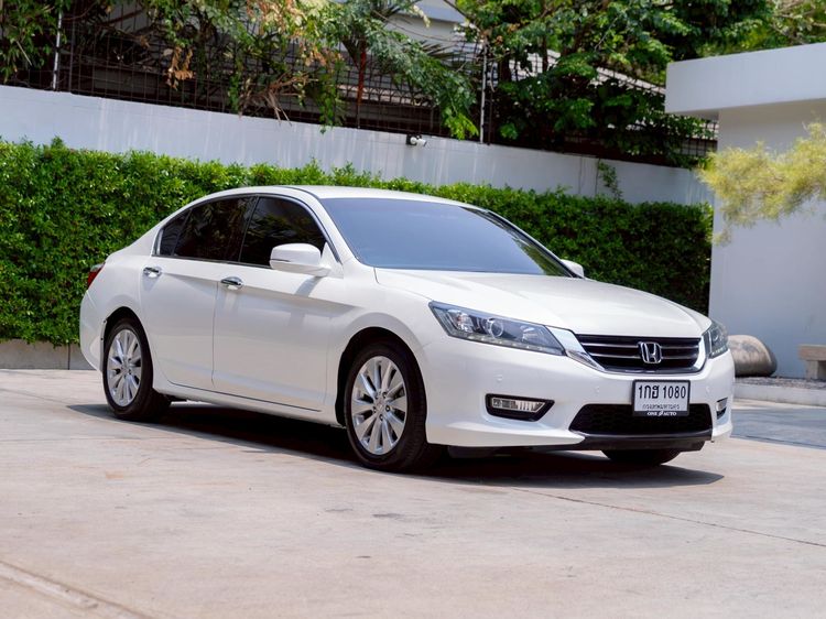รถ Honda Accord 2.0 EL สี ขาว