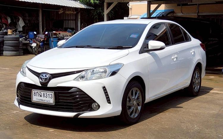 รถ Toyota Vios 1.5 E สี ขาว