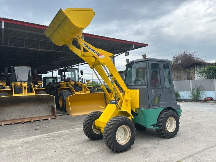 รถตักล้อยาง YANMAR รุ่น V3-2 บุ้งกี๋ 0.4 คิว  รถเก่านอกนำเข้า รูปที่ 2