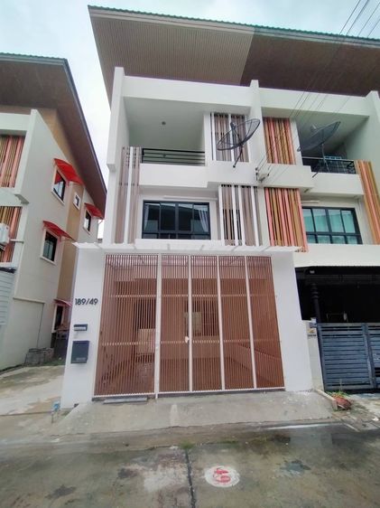  ให้เช่า ม.เดอะซิมโฟนี่ The Symphony ซอยนวมินทร์ 163 นวลจันทร์ 36 ทาวน์โฮม 3 ชั้น 19 ตร.ว. แปลงมุม