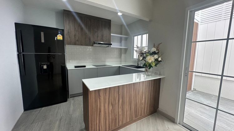 ตกแต่งครบ  ให้เช่า ม.เดอะซิมโฟนี่ The Symphony ซอยนวมินทร์ 163 นวลจันทร์ 36 ทาวน์โฮม 3 ชั้น 19 ตร.ว. แปลงมุม รูปที่ 2