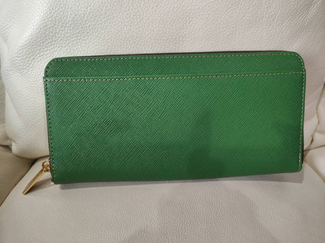 ต้องการขายกระเป๋าสตางค์ สีเขียวรับทรัพย์  มือหนึ่งหนังแท้ค่ะ รูปที่ 3
