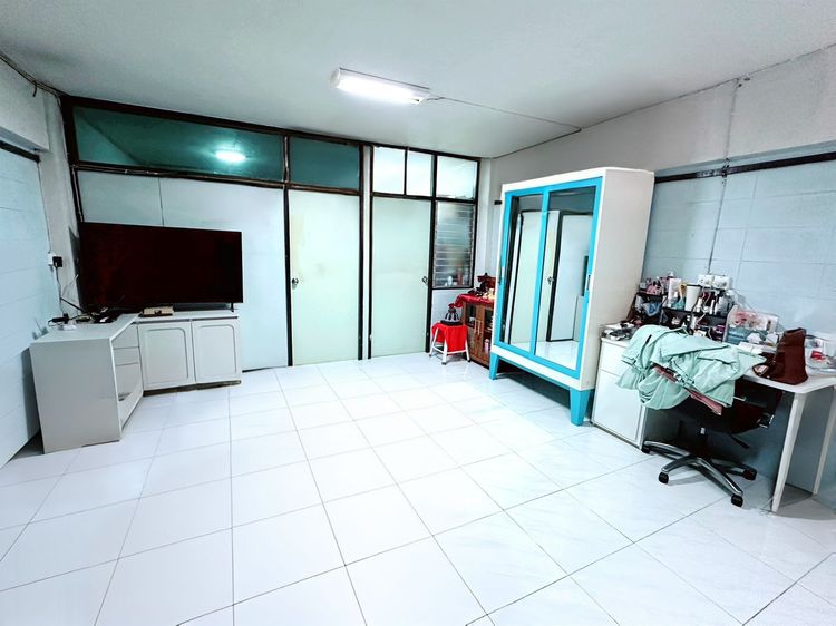 ขายด่วนน เจ้าของขายเอง ไม่ผ่านนายหน้า แฟลตห้วยขวาง อยู่ใกล้ MRT ห้วยขวาง ใกล้ตลาดห้วยขวาง