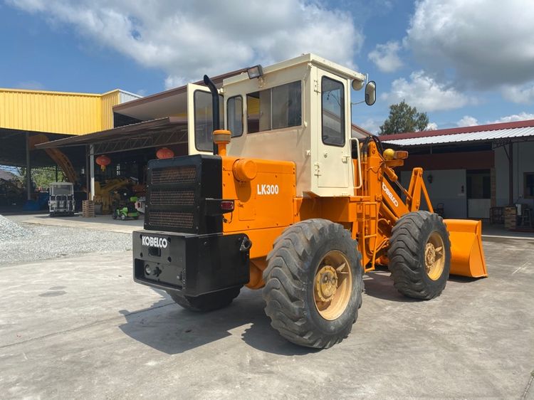 รถตักล้อยาง KOBELCO  รุ่น LK300 บุ้งกี๋ 1.5 คิว  รถเก่านอกนำเข้า    รูปที่ 8