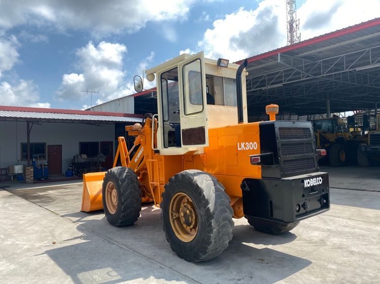รถตักล้อยาง KOBELCO  รุ่น LK300 บุ้งกี๋ 1.5 คิว  รถเก่านอกนำเข้า    รูปที่ 6