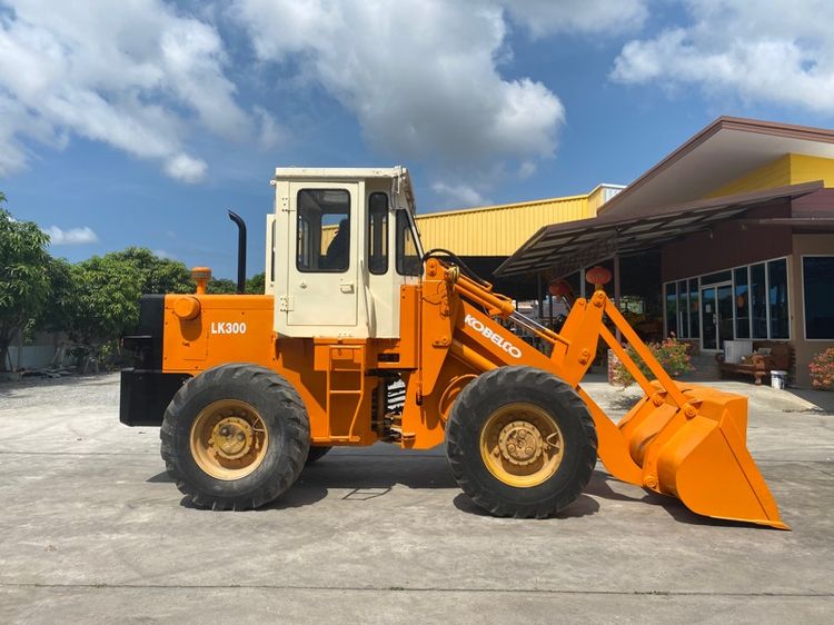รถตักล้อยาง KOBELCO  รุ่น LK300 บุ้งกี๋ 1.5 คิว  รถเก่านอกนำเข้า    รูปที่ 9