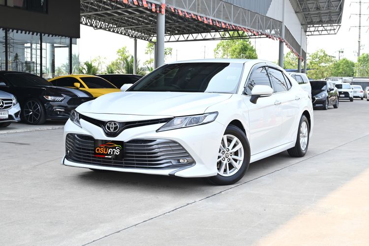 รถ Toyota Camry 2.0 G สี ขาว
