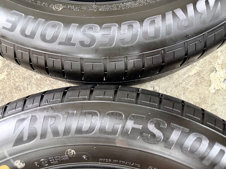 ยางถอดป้ายแดงขอบ 17” ยี่ห้อ BRIDGESTONE รุ่น ALENZA HL33 ขนาด 215-60R17 ปี 25 ครีบหน้ายางยังอยู่ครบ 