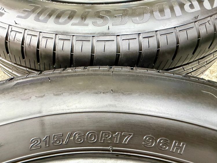 ยางถอดป้ายแดงขอบ 17” ยี่ห้อ BRIDGESTONE รุ่น ALENZA HL33 ขนาด 215-60R17 ปี 25 ครีบหน้ายางยังอยู่ครบ  รูปที่ 3