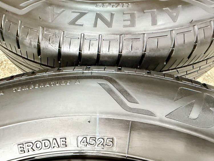 ยางถอดป้ายแดงขอบ 17” ยี่ห้อ BRIDGESTONE รุ่น ALENZA HL33 ขนาด 215-60R17 ปี 25 ครีบหน้ายางยังอยู่ครบ  รูปที่ 4