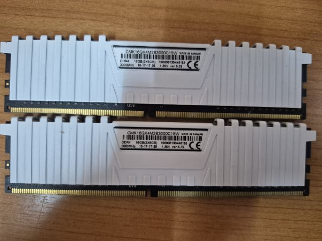 RAM (หน่วยความจำ)  CORSAIR VENGEANCE LPX (White) 
16GB (8GBx2) DDR4 3000MHz (CMK16GX4M2B3000C15W) ยังใช้งานได้ปกติ มีประกันตลอดอายุการใช้งาน รูปที่ 3